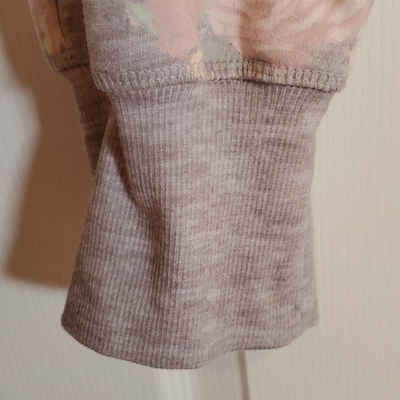 Kim Kardashian Collection Capris - Picture 5 of 9